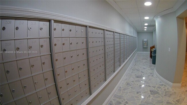 Building Photo - 2501 S Ocean Dr