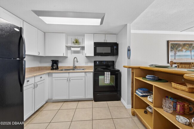 Building Photo - 935 N Halifax Ave