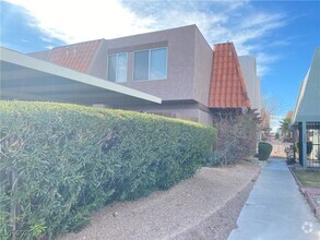 Building Photo - 3503 Villa Knolls S Dr