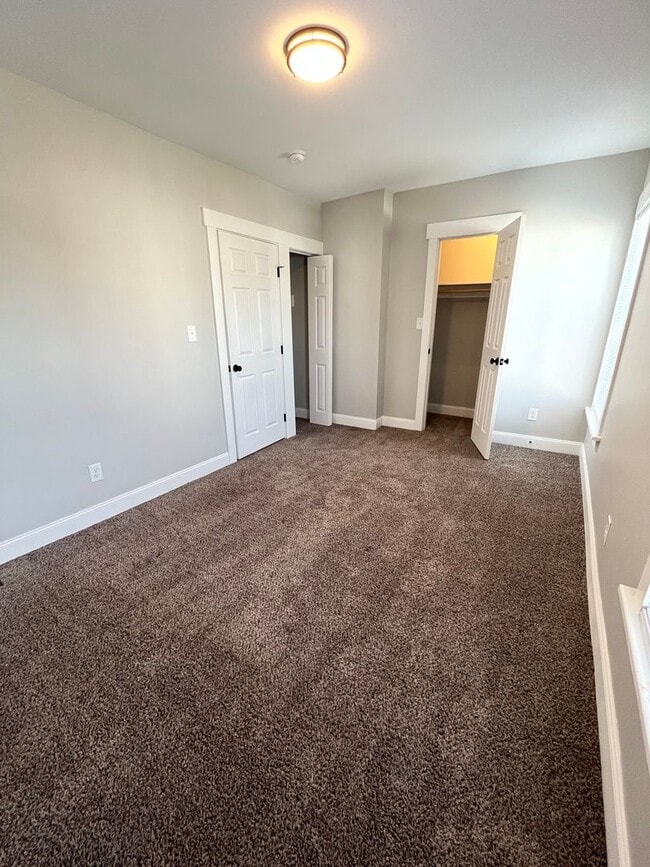 Building Photo - Recently renovated 2 bedroom 1.5 bathroom ...