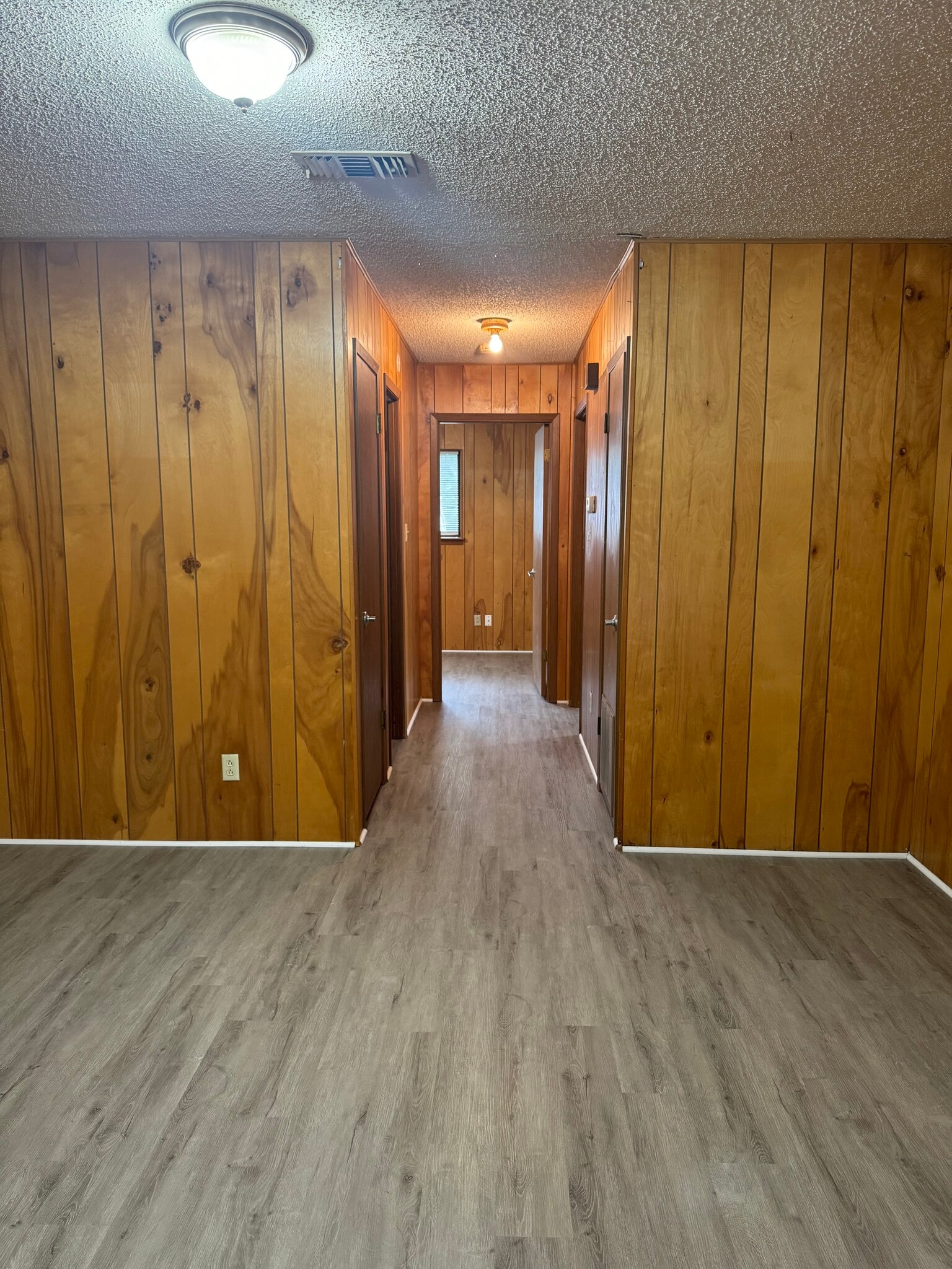 Building Photo - 227 Redbud Ln