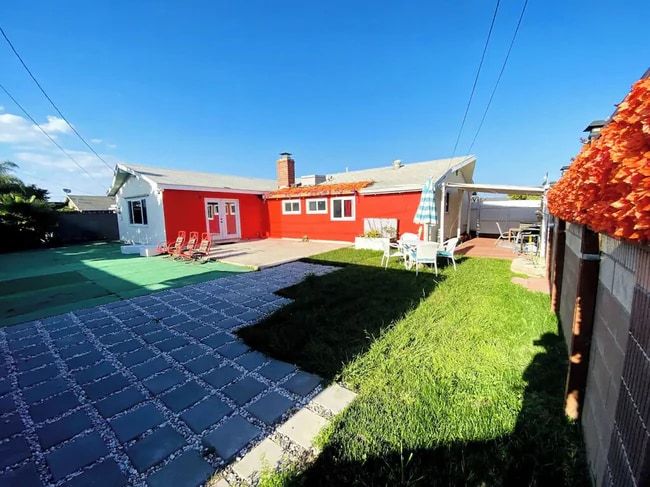 Building Photo - 8871 Belmont St