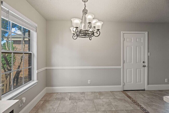 Building Photo - Beautiful 2/2 Near all of Lubbock's Amenit...