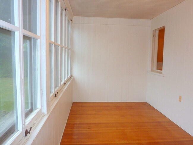 Building Photo - 121-123-123 Hammond Rd