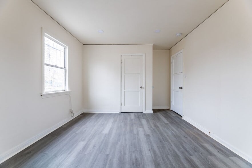 Building Photo - 138 W 82nd St