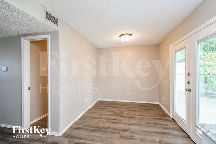 Building Photo - 1700 Scottsdale Dr