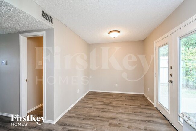 Building Photo - 1700 Scottsdale Dr