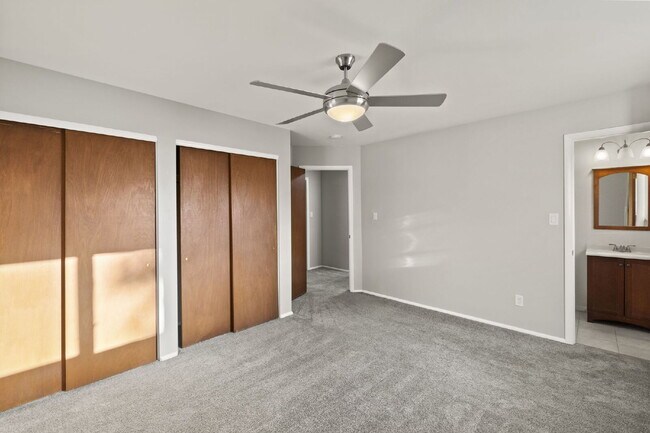 Building Photo - 2022 Northglen Dr