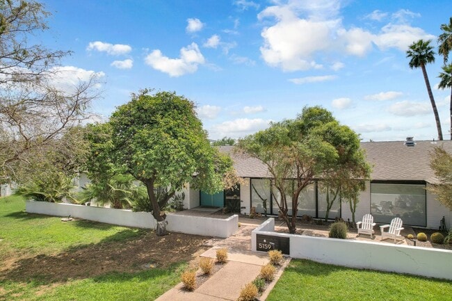 Building Photo - Mid-century modern home in Arcadia with pr...