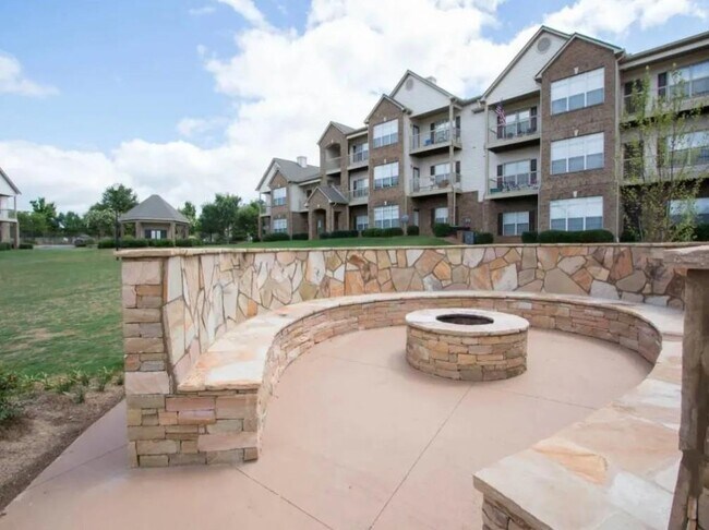 Building Photo - 100 Crossing Blvd