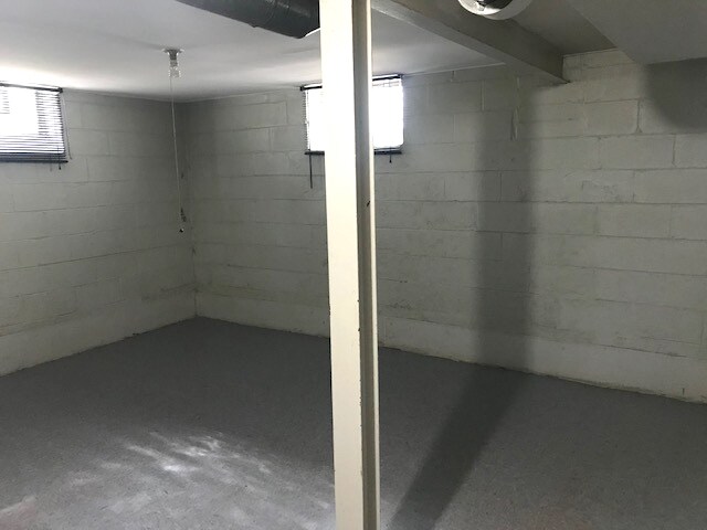 Building Photo - 1625 W Farnum Ave