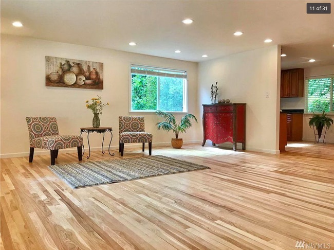 Building Photo - 305 N 188th St