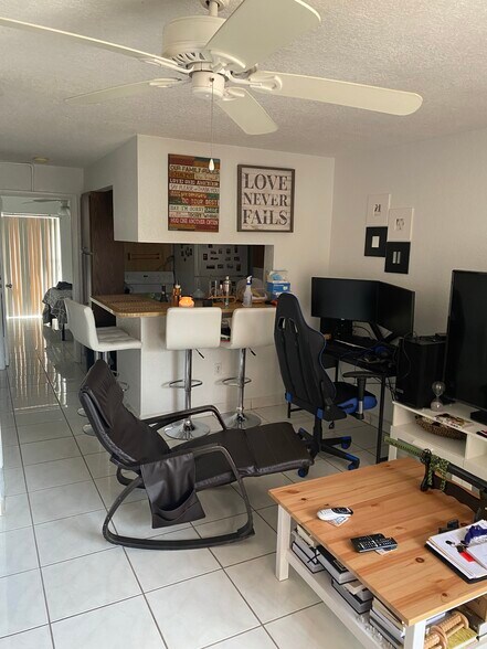 Building Photo - 7151 Miami Lakes Dr