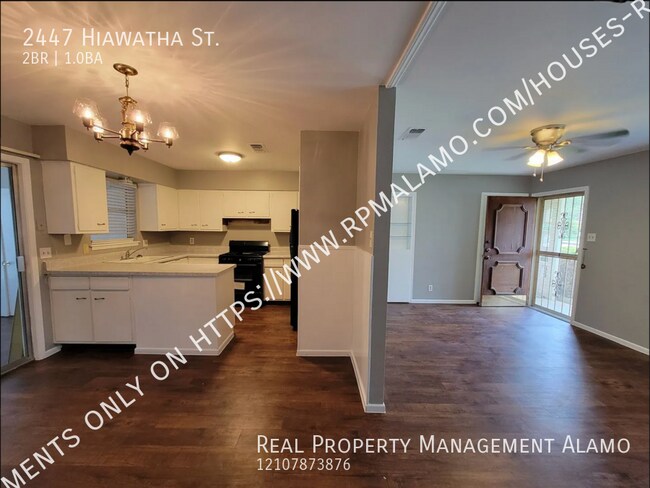 Building Photo - 2447 Hiawatha St