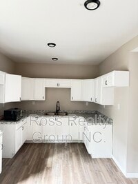 Building Photo - 1441 N Erie St