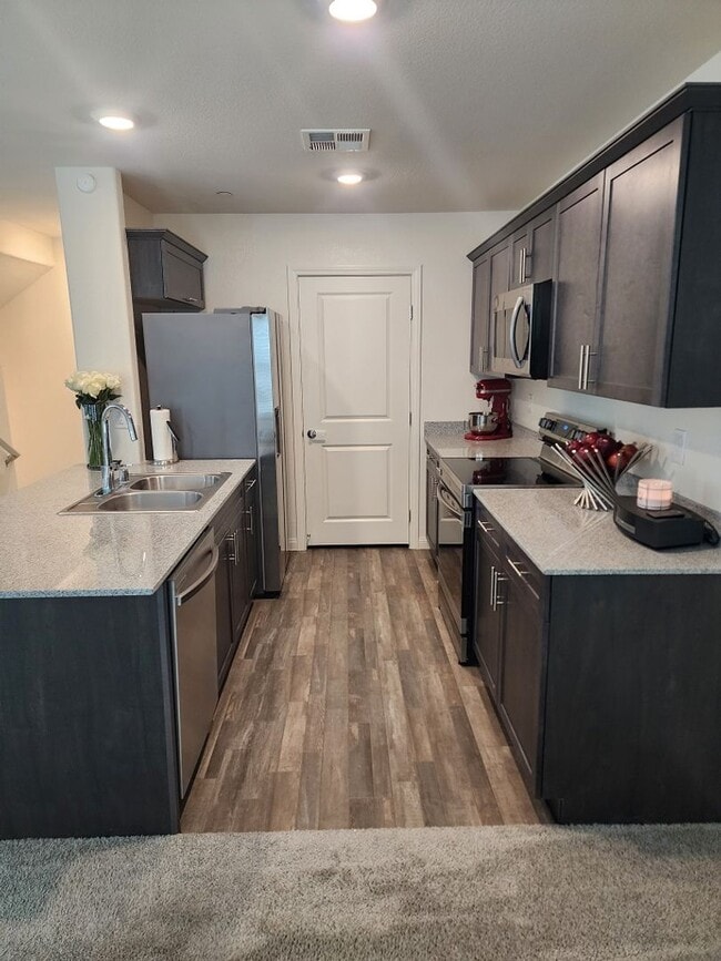 Building Photo - 3 story 3 bed/3 bath townhouse in brand new Watercolor Community