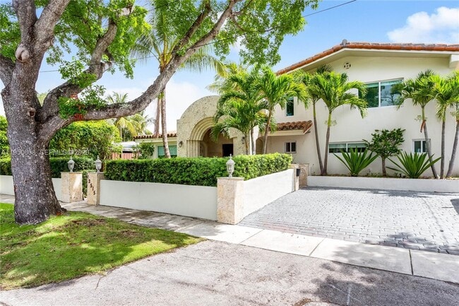 Building Photo - 12515 Palm Rd