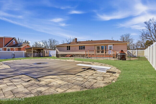 Building Photo - 1057 Savannah St