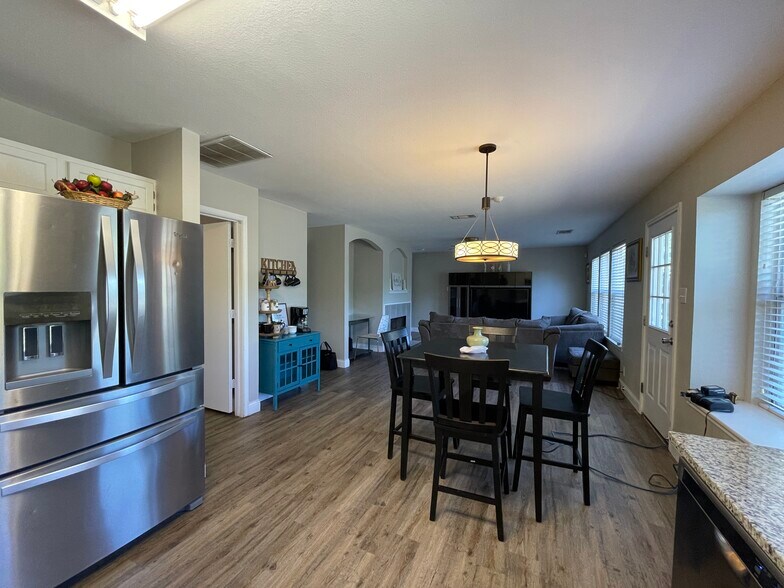 Building Photo - 10506 Tiger Way