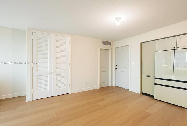 Building Photo - 10185 Collins Ave