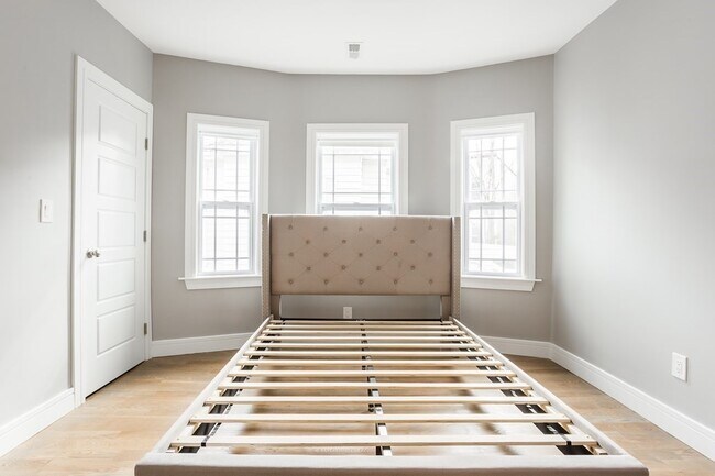 Building Photo - 35 Champney St