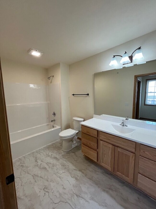 Building Photo - 312 Woodcrest Ln