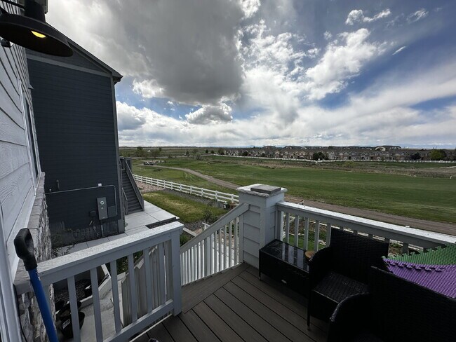 Building Photo - "Spacious 4-Bedroom Retreat in Aurora with 2.5 Baths in Murphy Creek!"