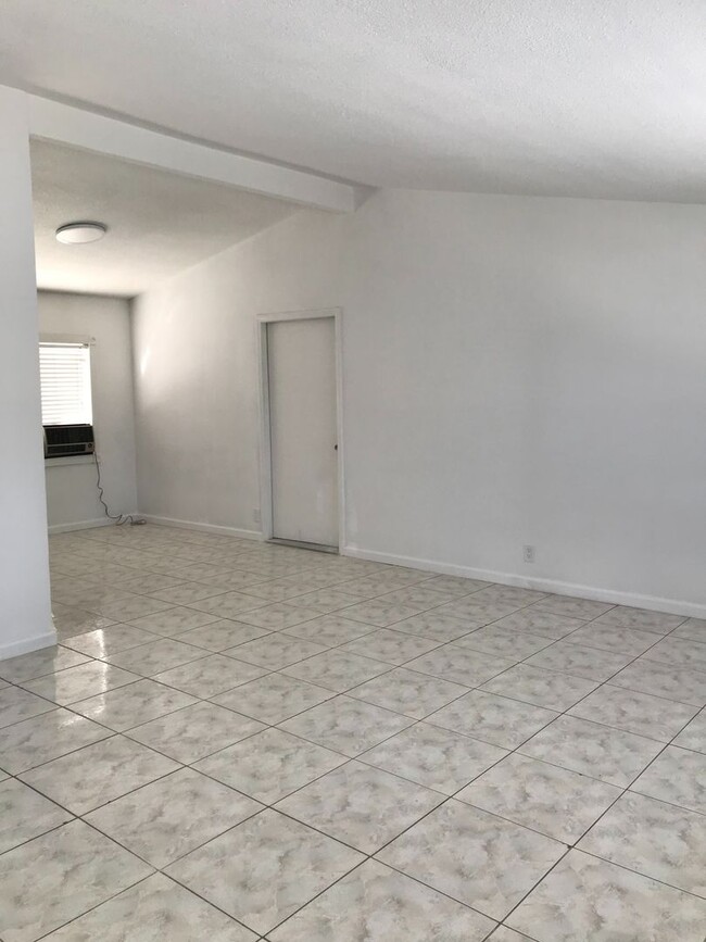 Building Photo - Aspen Ave - BLUE