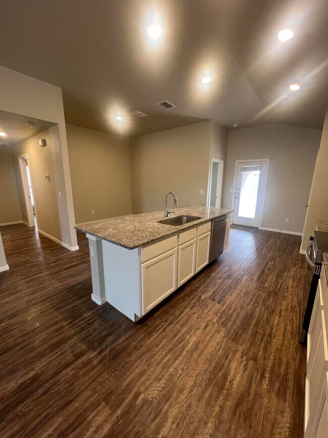 Building Photo - 2101 Kirksey Ave