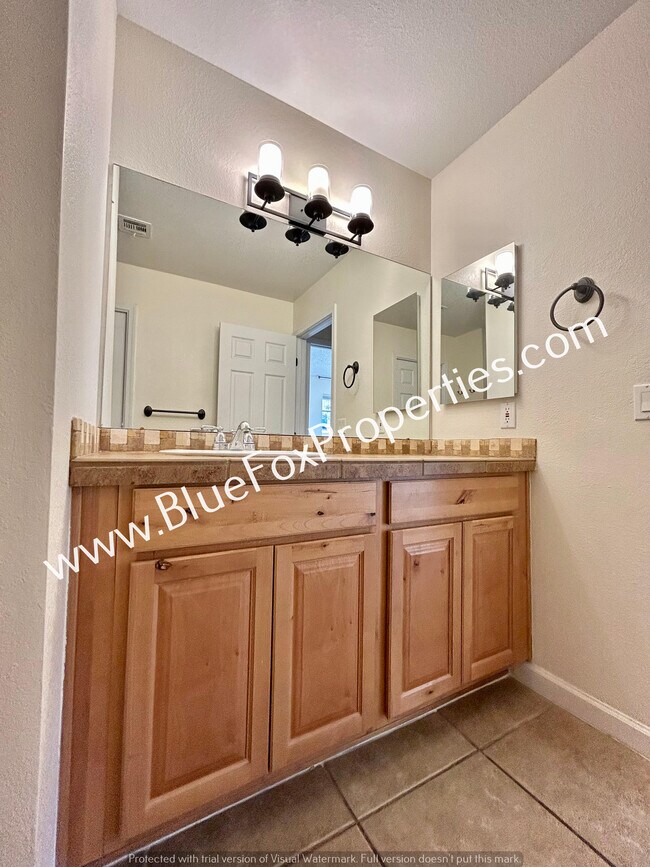 Building Photo - 6490 N Tierra De Las Catalinas