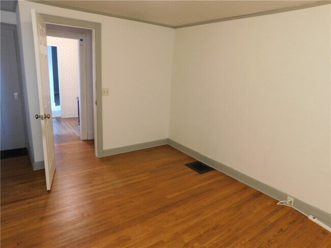 Building Photo - 321 N Main St