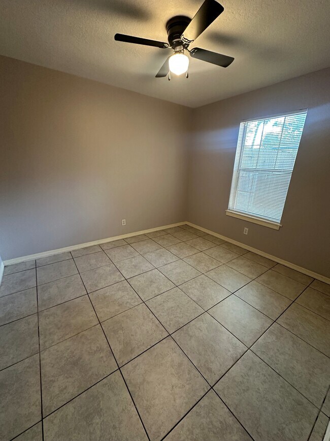 Building Photo - 2612 Cheyenne Dr