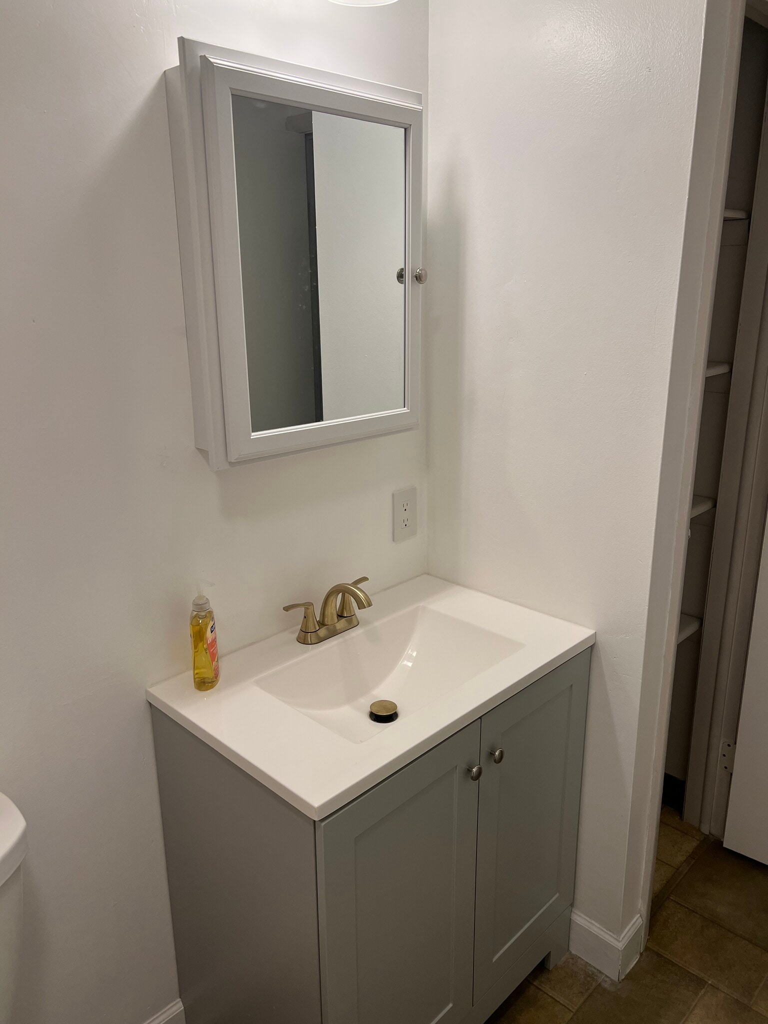 Guest Bath - 85 Snowberry Rd