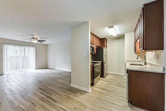 Building Photo - 1860 White Oak Dr