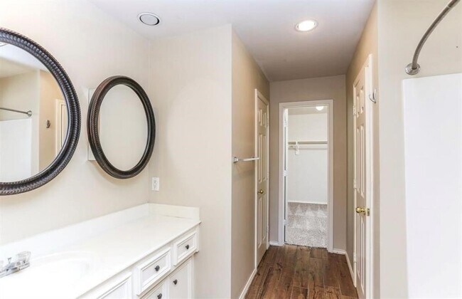 Building Photo - 730 Redwing Pl Dr