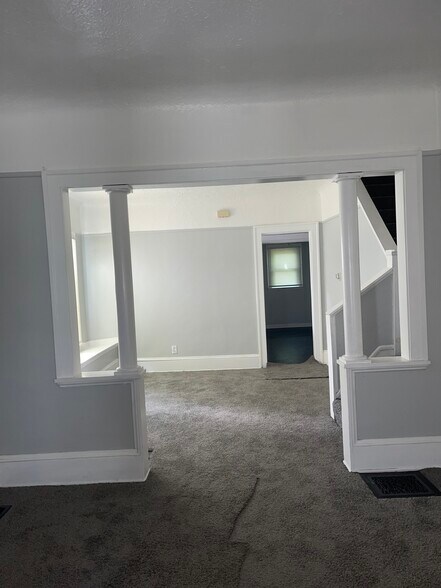Building Photo - 2180 E 82nd St