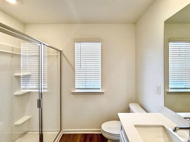 Building Photo - 4-Bedroom Home with Scenic Views and Conve...
