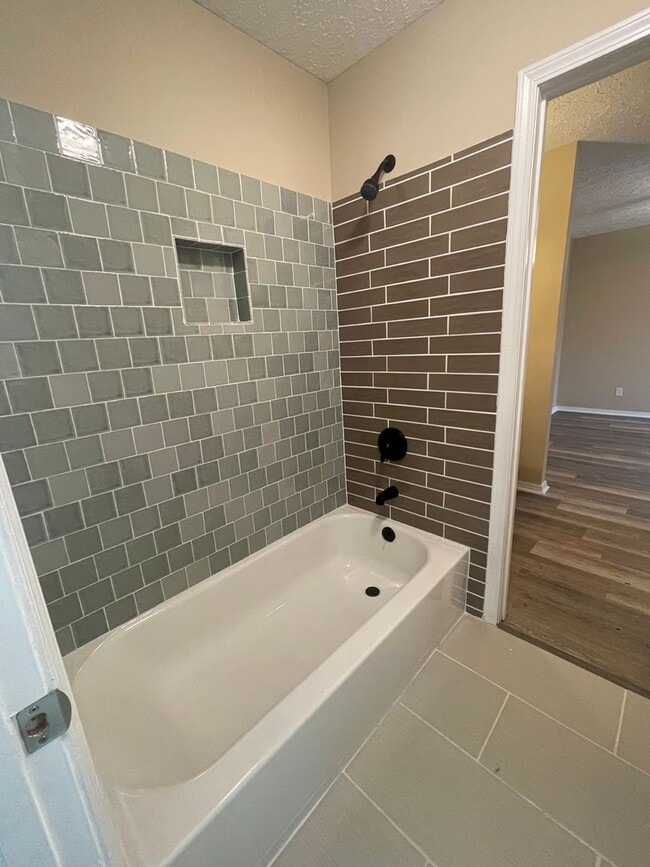 Building Photo - 531 Amquiwood Ct