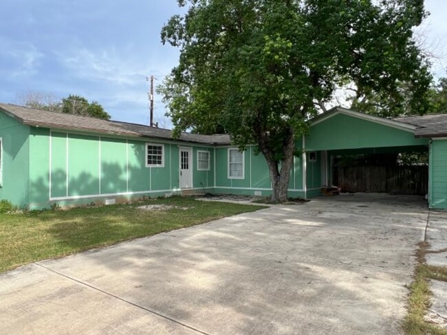 Primary Photo - Wheatley Heights Gem