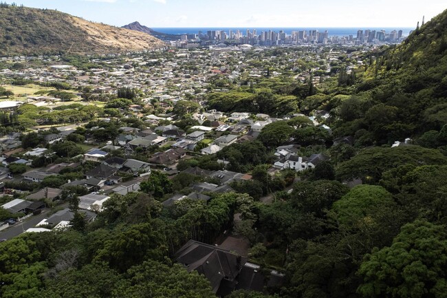 Building Photo - Rare Manoa retreat