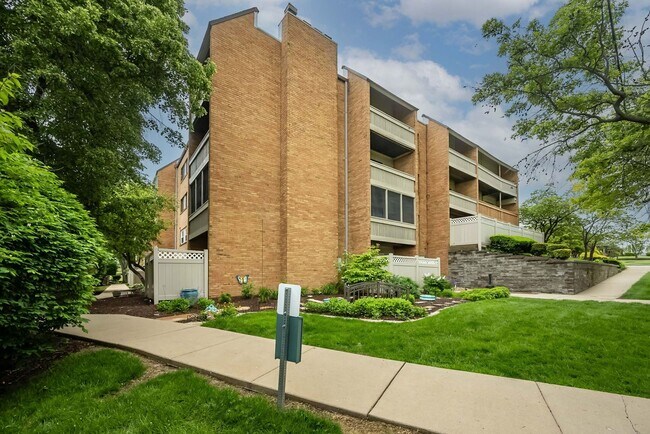 Primary Photo - Two Bedroom, 2 Bath Creve Coeur Condo