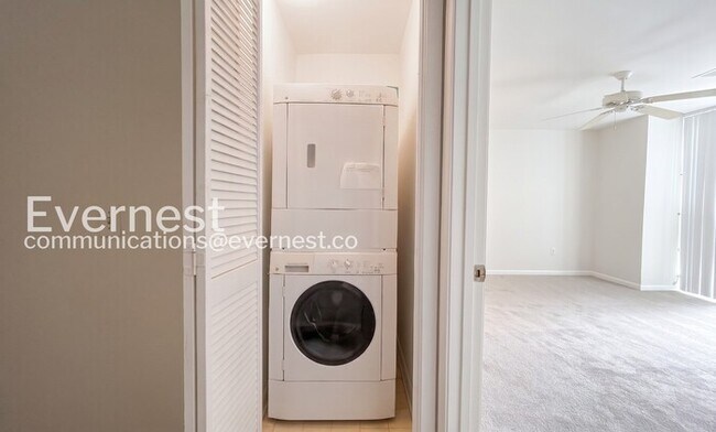Building Photo - Charming Townhome with 2Beds/2Baths/Private Patio/ Fenced Yard/ Available Now!