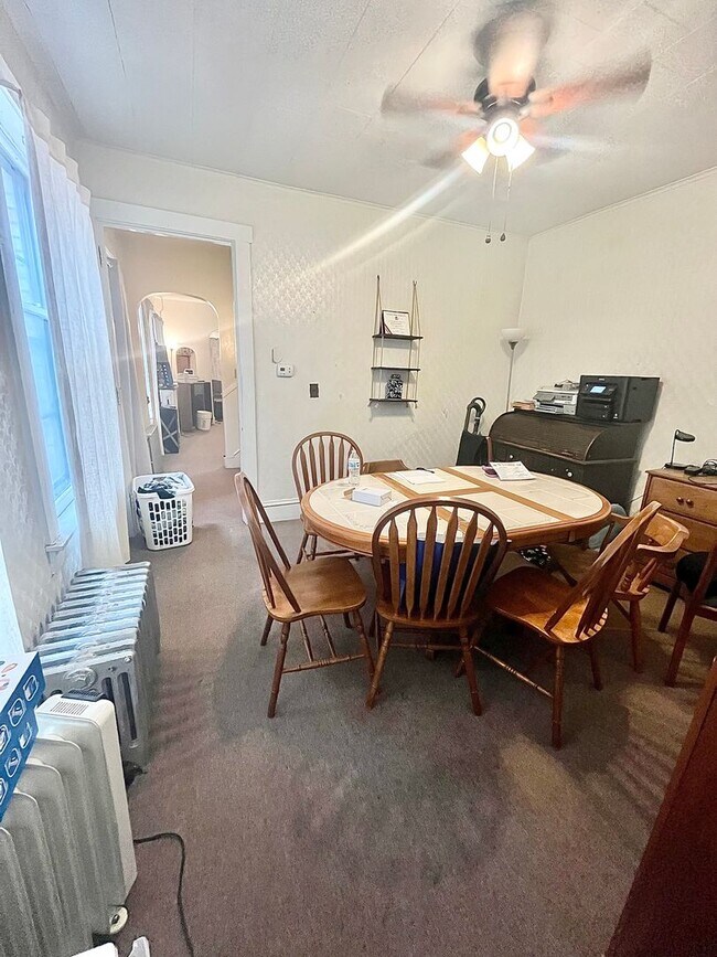 Building Photo - 255-257 N Spring St