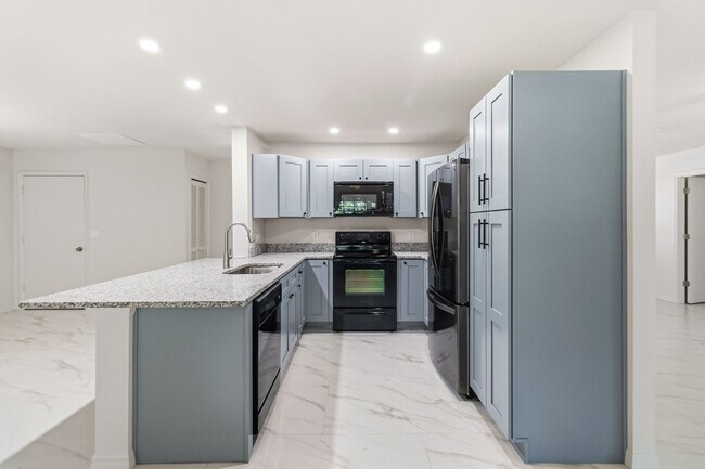 Building Photo - PENDING APPLICATION-Newly Renovated 3-Bedroom Home in Emerald Lake Colony – Move-In Special!
