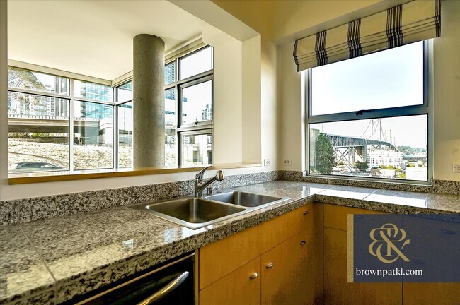 Building Photo - 301 Bryant St