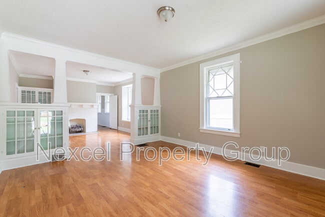 Building Photo - 2004 Walker Ave