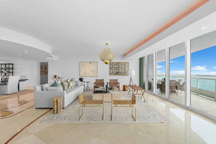 Building Photo - 1643 Brickell Ave