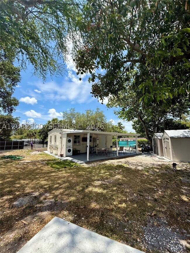 Building Photo - 12801 Westview Dr