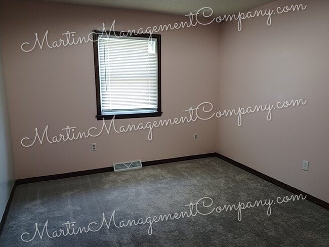 Building Photo - 810 Ruth Ann Dr