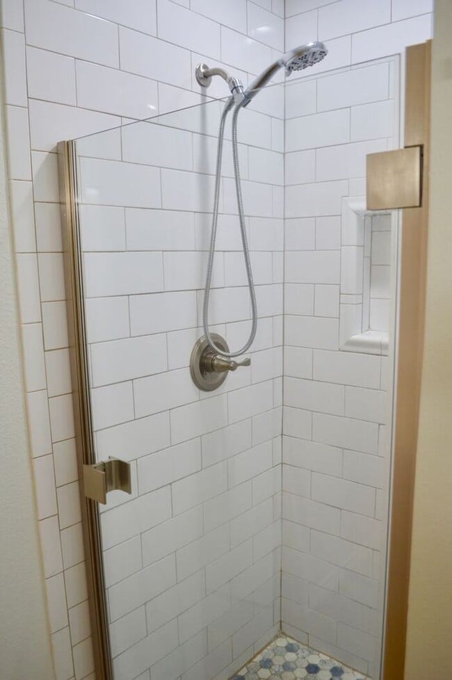 Building Photo - Property for rent